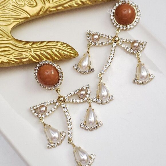 New! Selena Pearls Bar Post Earrings - Picture 3 of 14